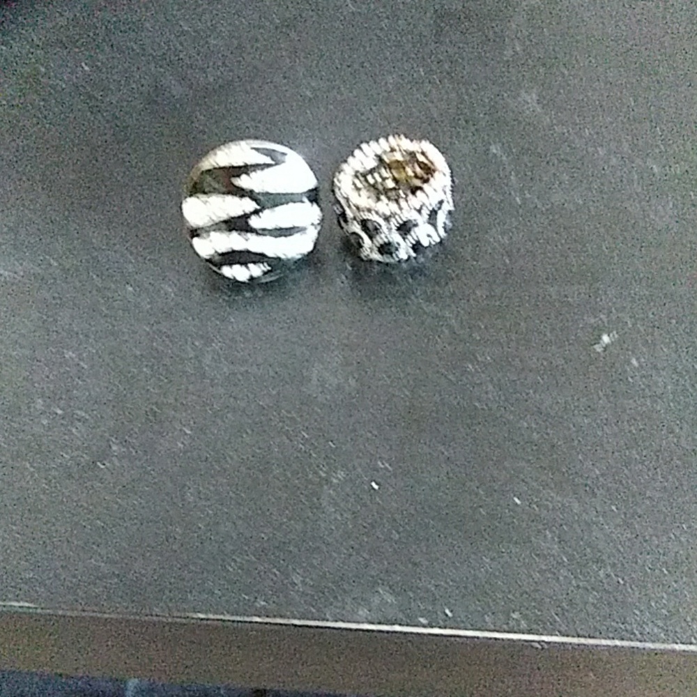 Rings black and white